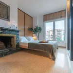 Rent a room of 220 m² in barcelona