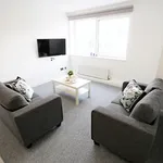 Rent 3 bedroom flat in Leeds