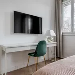 Rent 4 bedroom apartment of 89 m² in paris