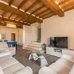 Rent 6 bedroom house of 230 m² in Seravezza