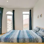 Rent a room of 100 m² in lisbon