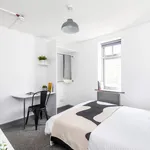 Rent 3 bedroom apartment in Leeds