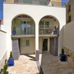 Rent 6 bedroom house in Huesca']