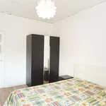 Rent a room of 120 m² in lisbon