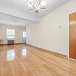 Maison de 699 m² avec 5 chambre(s) en location à Toronto