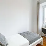 Rent a room of 120 m² in lisbon