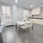 Rent a room of 125 m² in valencia