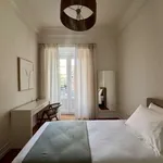 Rent 4 bedroom apartment of 190 m² in lisbon