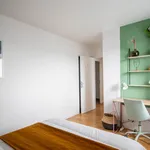 Rent 4 bedroom apartment in Paris