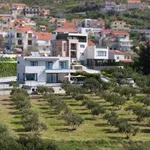 Rent 4 bedroom house of 220 m² in Split