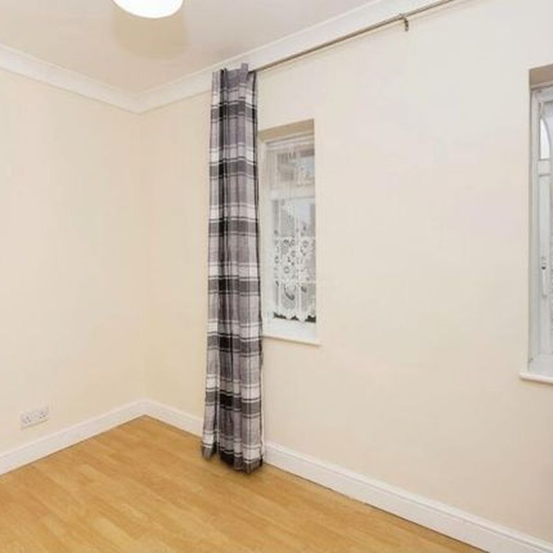 Terraced house to rent in Mendip Road, Gants Hill IG2
