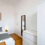 Rent a room of 120 m² in lisbon