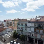 Rent a room of 90 m² in lisbon