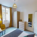 Rent 7 bedroom apartment in Paris