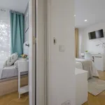 Rent a room of 200 m² in madrid