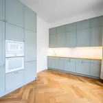 Pronajměte si 3 ložnic/e byt o rozloze 97 m² v Prague