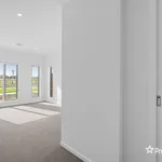 Rent 5 bedroom house in  Fraser Rise VIC 3336                        