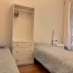 Appartement de 540 m² avec 2 chambre(s) en location à Paris