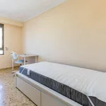 Rent a room of 82 m² in valencia