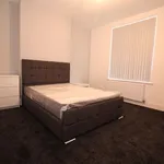 Rent 3 bedroom flat in East Midlands