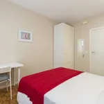 Rent a room of 120 m² in madrid