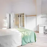 Rent a room of 225 m² in Valencia