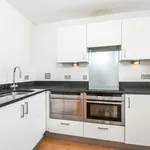 Flat to rent in Smith Street, Watford WD18