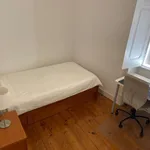 Rent a room of 120 m² in lisbon