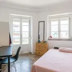 Rent a room of 100 m² in lisbon