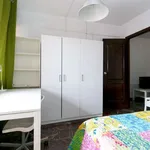 Rent a room of 130 m² in granada