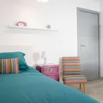 Rent a room of 350 m² in lisbon