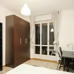 Rent 4 bedroom apartment in Milan