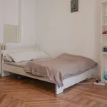 Rent a room of 280 m² in madrid