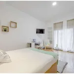 Rent a room of 200 m² in madrid