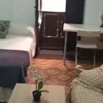 Rent a room of 250 m² in granada