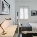 Rent a room of 210 m² in lisbon