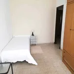 Rent a room of 90 m² in Valencia