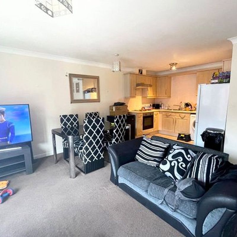 Flat to rent in Tower Close, East Grinstead, West Sussex RH19