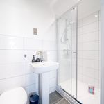 Rent 2 bedroom flat of 500 m² in Bradford