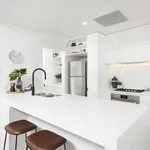 Rent 3 bedroom apartment in Woolloongabba