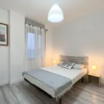 Rent 4 bedroom apartment of 75 m² in Barcelona