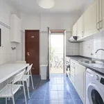 Rent a room in Almada