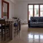 Rent 5 bedroom apartment of 90 m² in Lizzanello