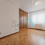 Rent 4 bedroom apartment of 122 m² in Oviedo