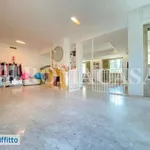 Affitto 5 camera appartamento di 300 m² in Rome