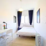 Rent a room of 100 m² in valencia