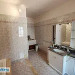 Affitto 4 camera appartamento di 140 m² in Palermo