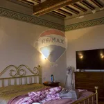 Rent 4 bedroom house of 76 m² in Carmignano