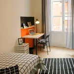 Rent 4 bedroom apartment in Naples