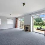 Rent 4 bedroom house in Reigate and Banstead